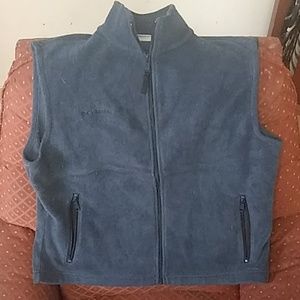 Columbia vest woman